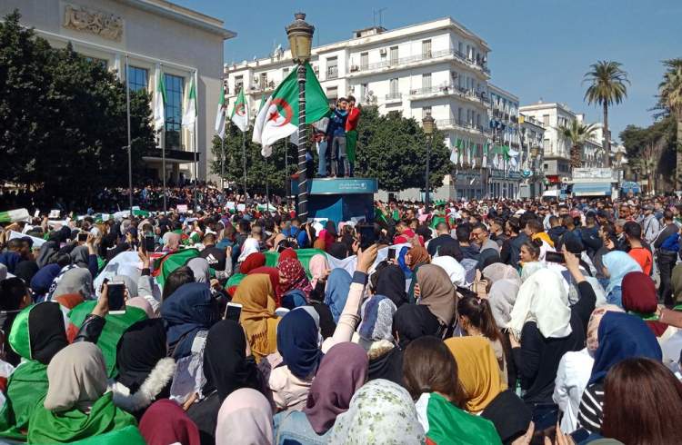 رئیس‌جمهوری موقت الجزایر انتخاب شد اما اعتراض‌ها فروکش نکرد