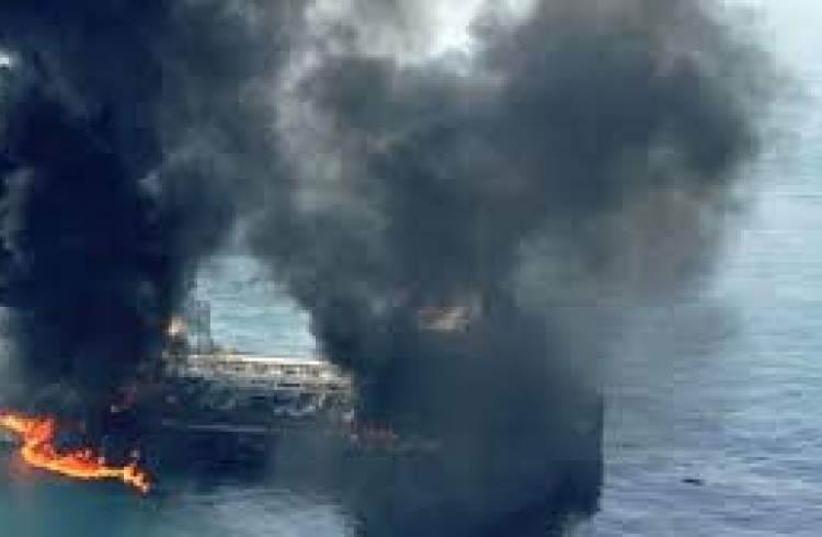 چهار کشتی در ساحل امارات مورد هدف قرار گرفتند