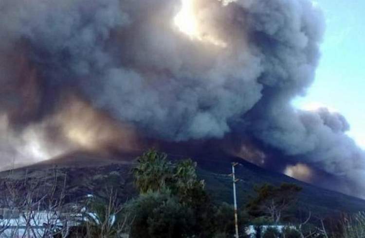 فوران کوه آتشفشانی در جزیره استرومبولی ایتالیا