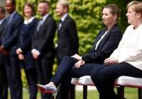 مرکل این بار به‌صورت «نشسته» از نخست‌وزیر دانمارک استقبال کرد