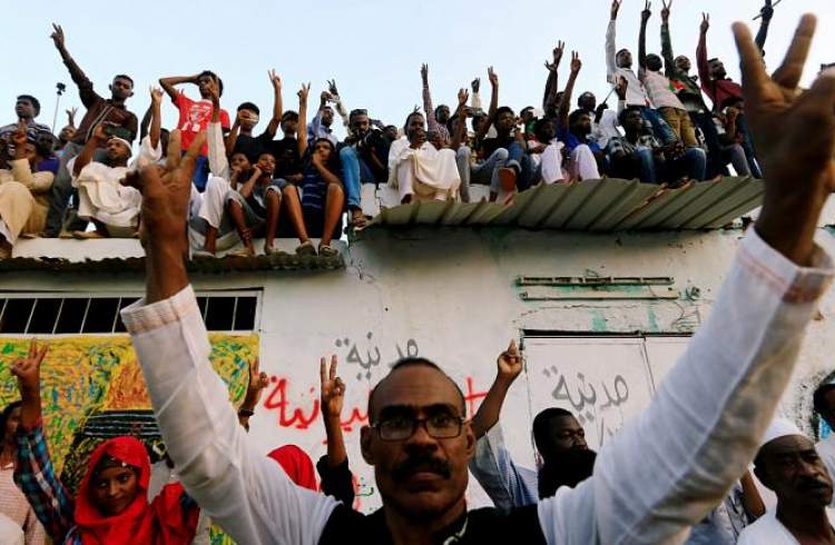 قدرت میان نظامیان و مخالفان در سودان تقسیم می شود