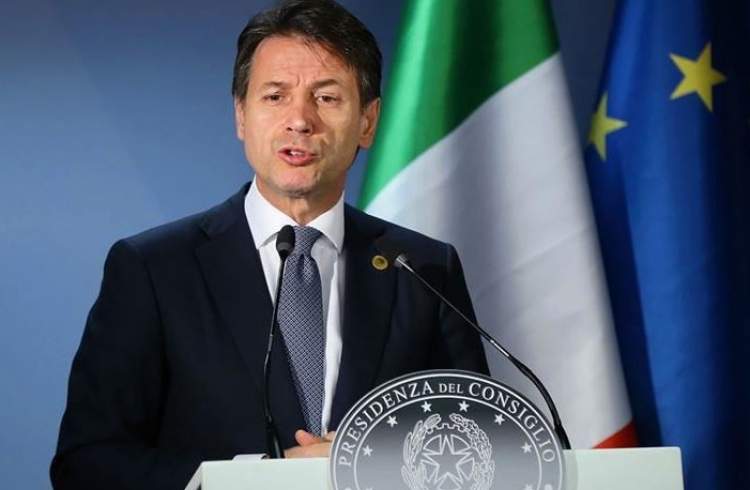 نخست وزیر ایتالیا از سمت خود کناره‌گیری کرد