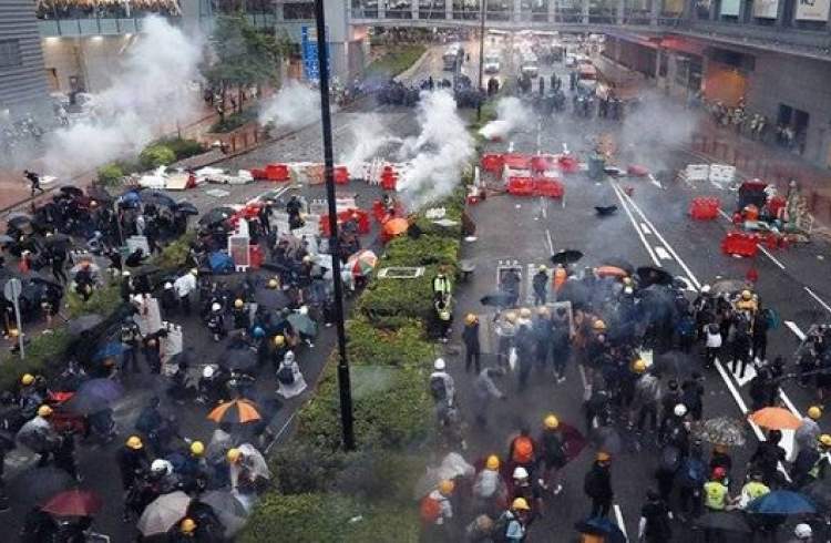 تداوم اعتراضات در هنگ‌کنگ به‌رغم ممنوعیت برپایی تجمع