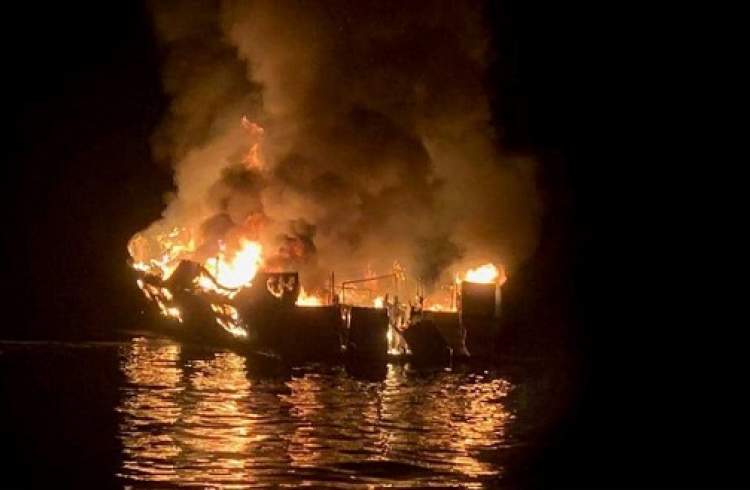 30 کشته بر اثر آتش سوزی روی یک کشتی در ساحل کالیفرنیا