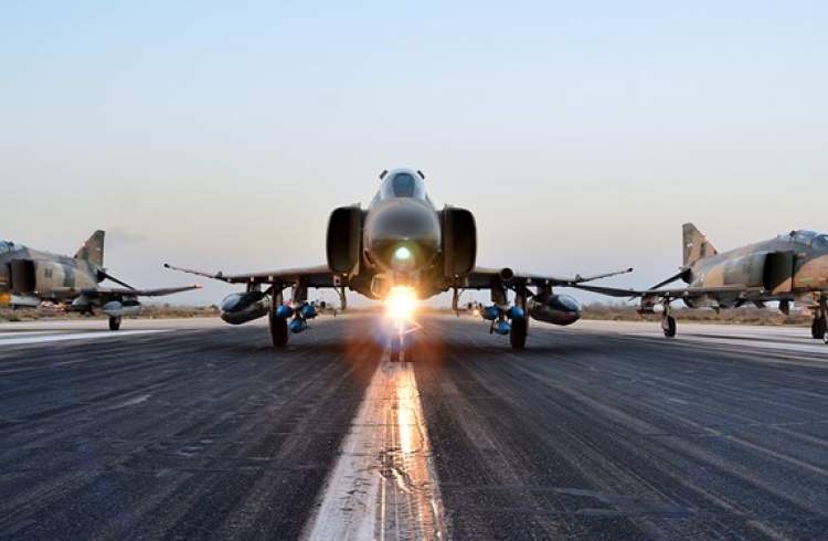 تمرین مشترک جنگنده های نیروی هوایی ارتش و سپاه برفراز خلیج فارس