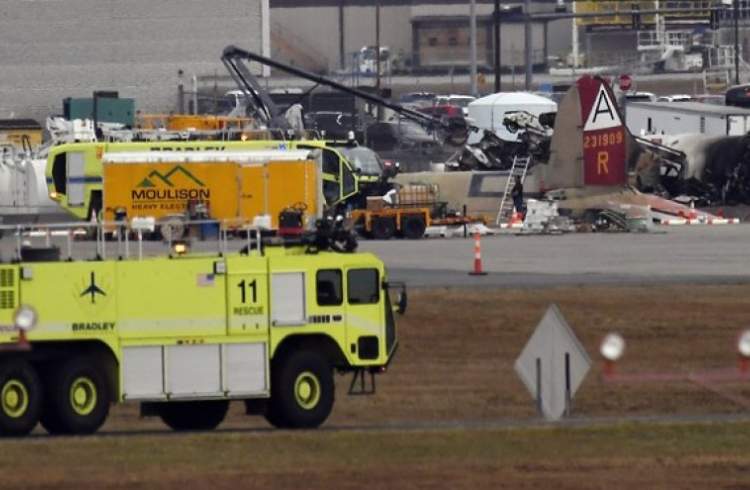 سقوط بمب افکن قدیمی آمریکا با 7 کشته در باند فرودگاه