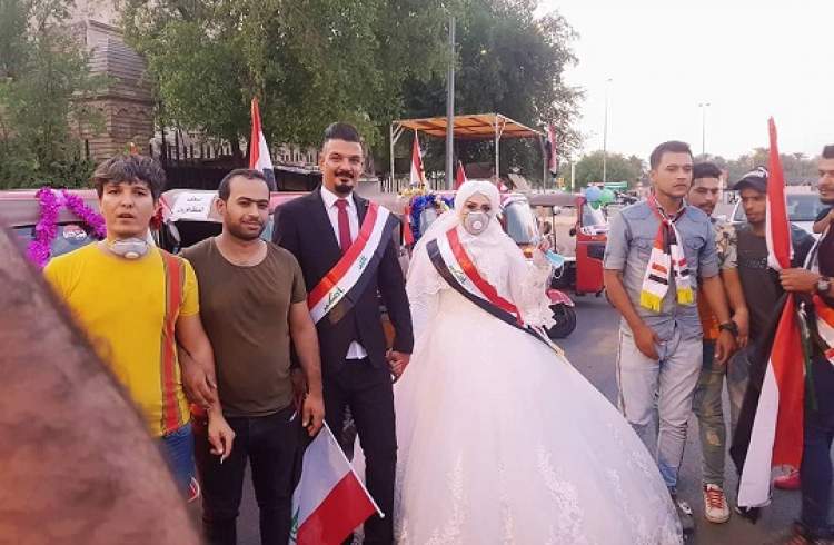 جشن ازدواج با حضور تظاهرات کنندگان در میدان تحریر بغداد