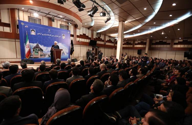 روحانی: مقاومت زمینه را برای مذاکره می سازد و مذاکره از مقاومت بهره برداری می کند