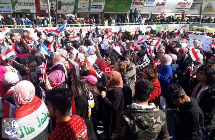 تظاهرات زنان و دختران دانشجوی عراقی به میدان تحریر بغداد رسید