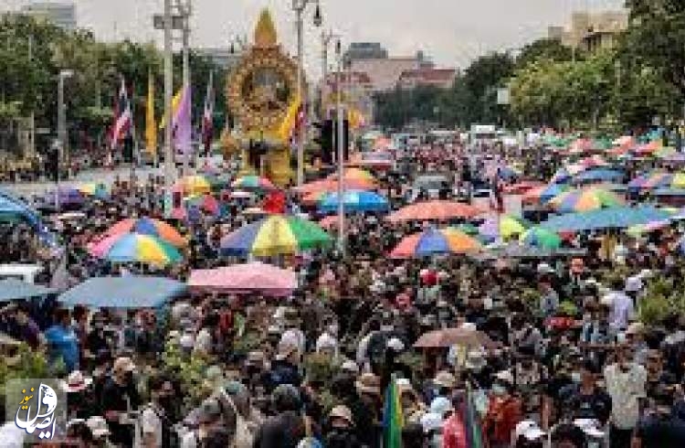 هزاران معترض تایلندی برای سومین روز متوالی به خیابان‌ها آمدند