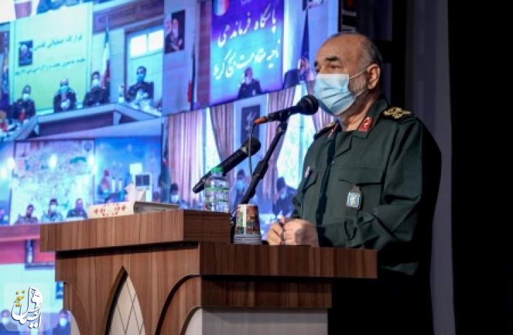سرلشکر سلامی: قدرت فرسایشگر انقلاب اسلامی آمریکا را از قرارگاه راهبردی اش دور کرده است