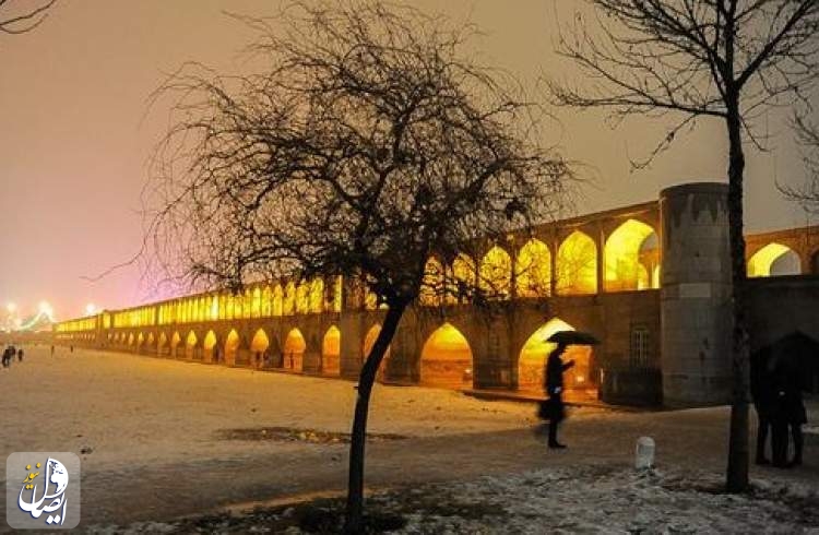 بارش نخستین برف پاییزی در کلانشهر اصفهان