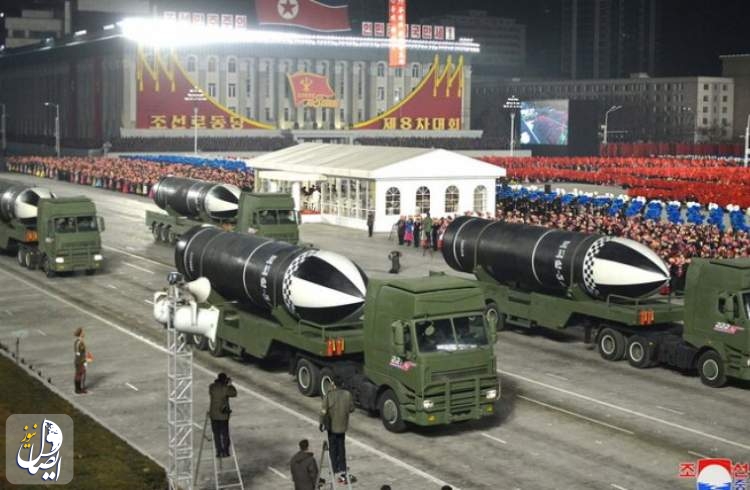 کره شمالی موشک بالستیک جدید خود را در حضور کیم جون اون رونمایی کرد