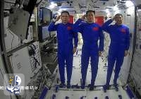 فضانوردان چینی نخستین پیاده‌روی فضایی را در خارج از ایستگاه جدید انجام دادند