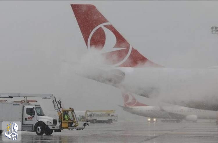 بارش سنگین برف در استانبول پروازهای فرودگاه این شهر را متوقف کرد