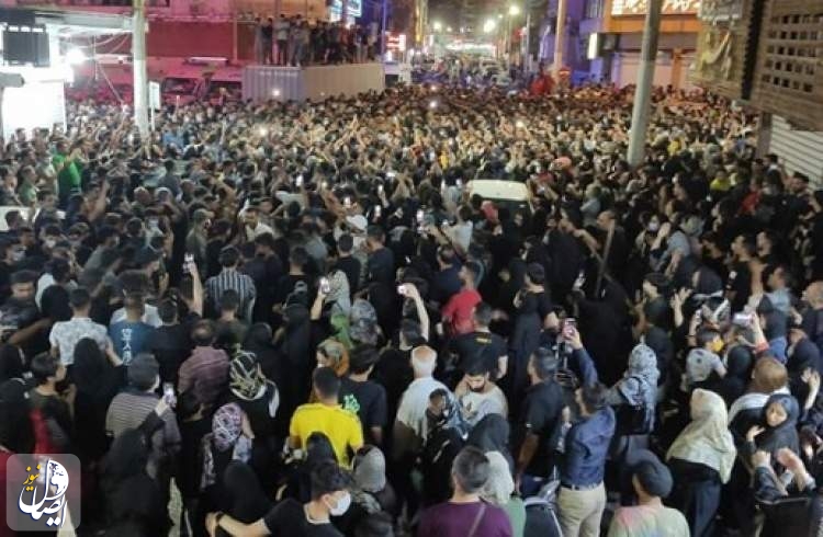 تجمع شبانه مردم آبادان در عزای جان‌باختگان فاجعه متروپل