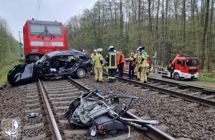 سه کشته در پی برخورد قطار با یک خودرو در آلمان