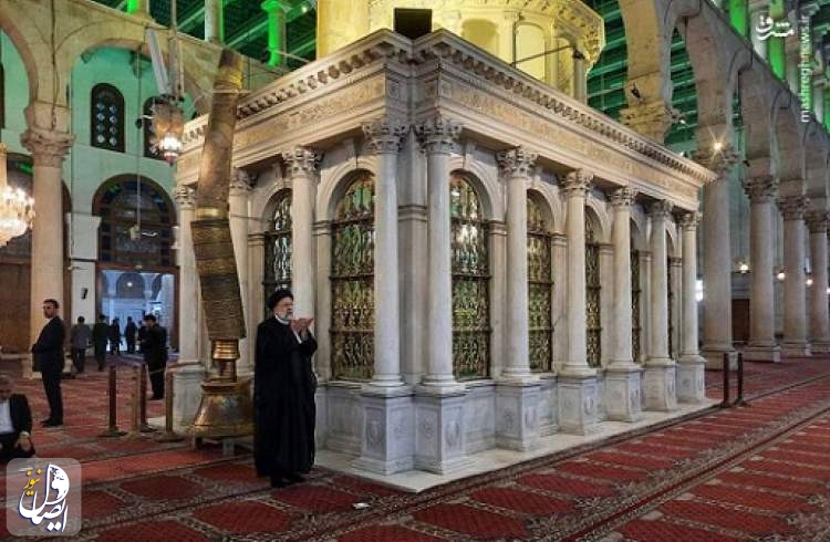 اقامه نماز سید ابراهیم رئیسی در مسجد جامع اموی دمشق