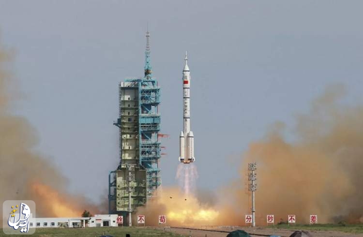 فضاپیمای سرنشین دار "شنژو 17" چین به فضا پرتاب شد
