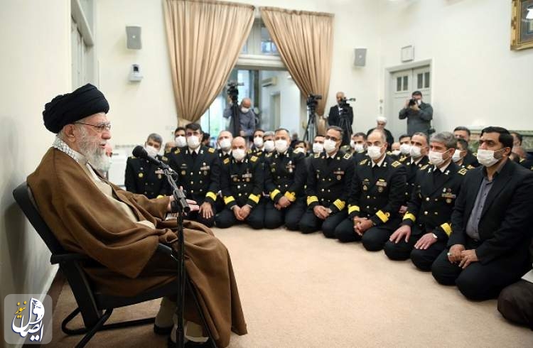 آیت‌الله خامنه‌ای: در سال‌های اول انقلاب حضور نیروی دریایی ارتش فراتر از آب‌های سرزمینی غیرقابل تصور بود