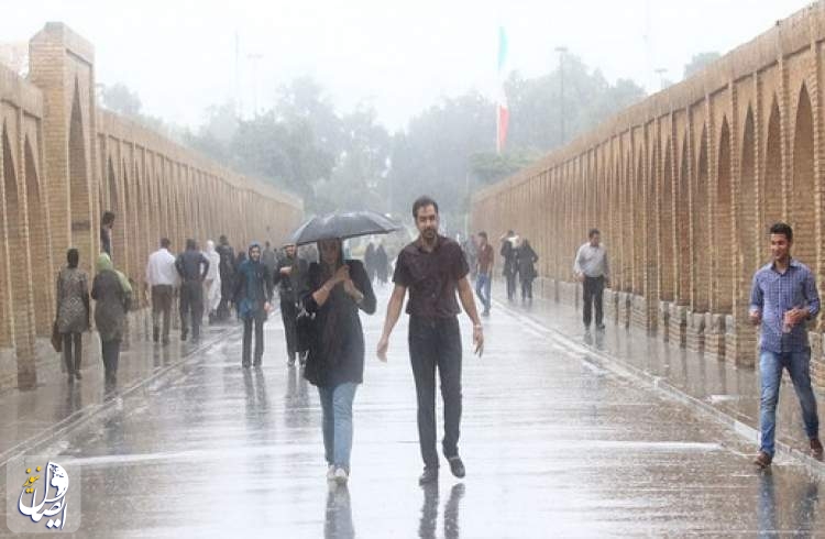 آماده باش دستگاه های امدادی به‌دنبال فعالیت سامانه بارشی در اصفهان