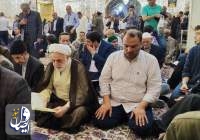 حضور قاضی القضات در نماز جمعه مشهد و گفت‌گو با زائران