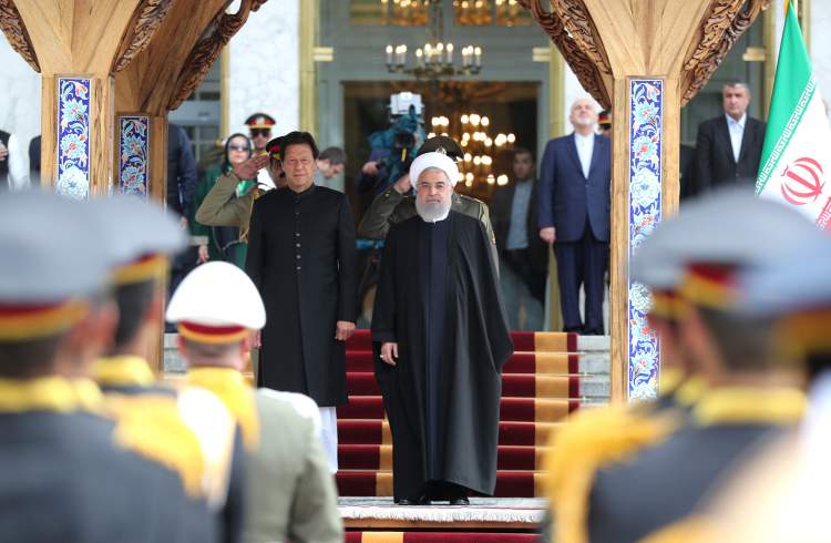 Dr Rouhani officially welcomes Pakistani PM