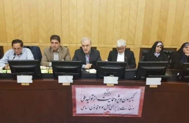 دکتر نمکی: هیچ دارو و تجهیزات پزشکی که مشابه آن در کشور تولید می شود، اجازه واردات ندارد