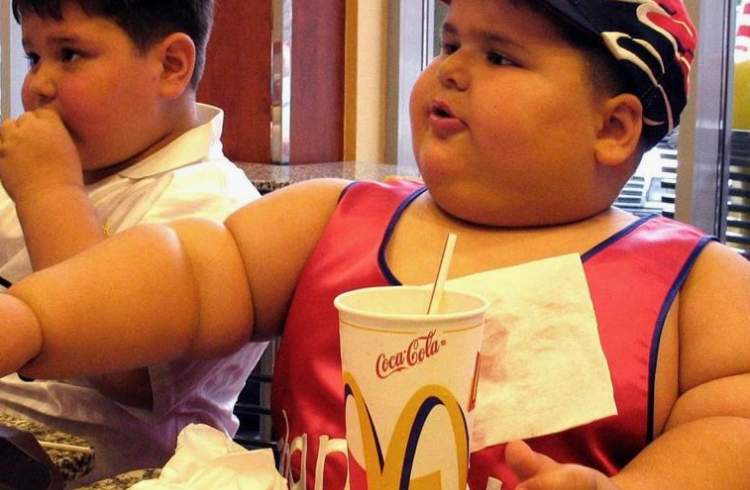 چاقی و کم تحرکی در کودکی، بسترساز بیماری در بزرگسالی است