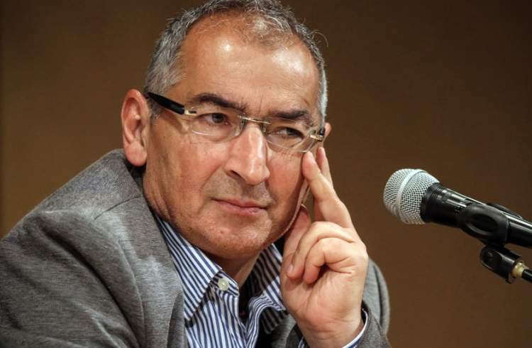 زیباکلام: ترامپ می‌خواهد شكست مذاكرات را گردن ايران بيندازد
