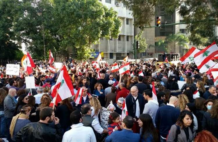 معترضان لبنانی ساختمان نخست وزیری را به محاصره در آورده اند