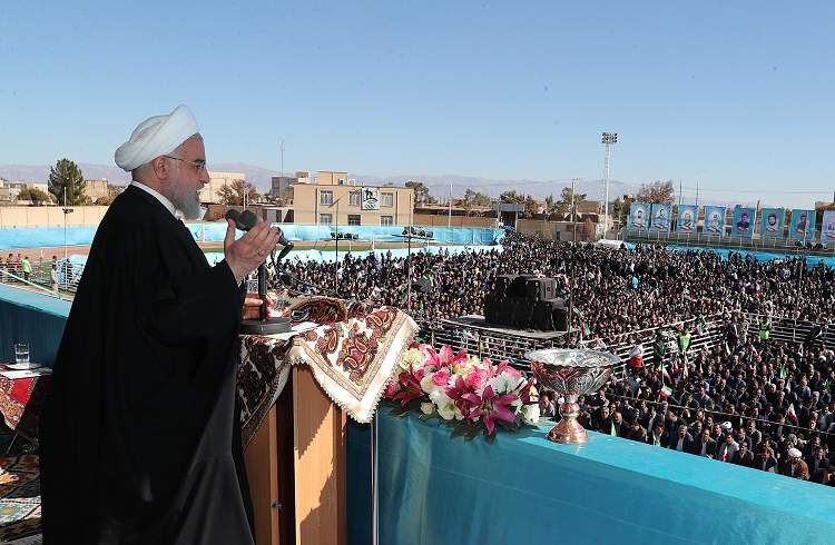 روحانی: با همه توان در برابر دشمنان می ایستیم