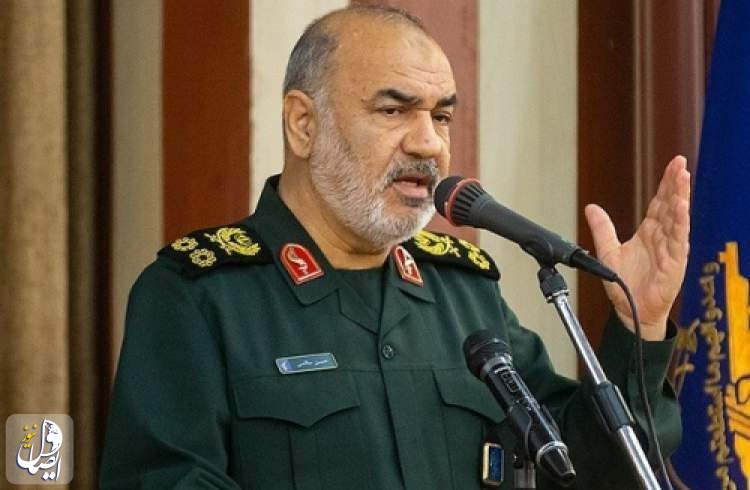 سرلشکر سلامی: کرنش در مقابل دشمن سخت‌ترین راهی‌ست که یک ملت می تواند انتخاب کند