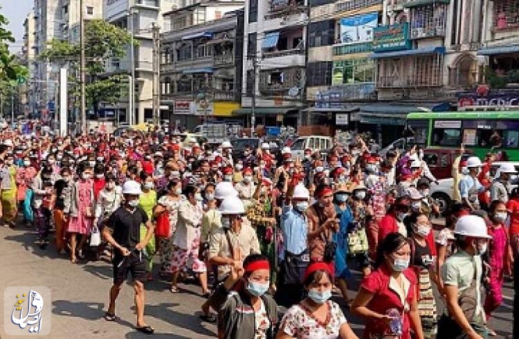 تظاهرات علیه کودتاچیان در بزرگترین شهر میانمار