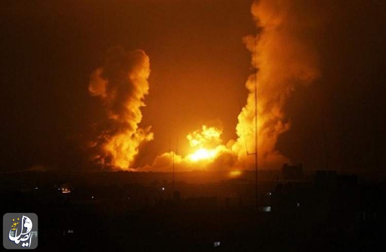 غارات و قذائف مدفعية إسرائيلية رداً علی رشقات صاروخية من غزة