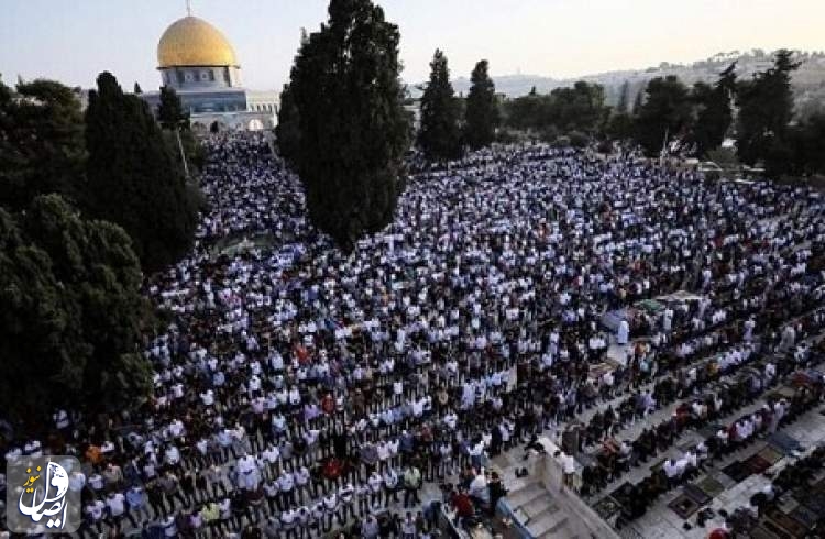 مشارکت ۱۰۰ هزار نفری فلسطینیان در نماز عید قربان در «مسجدالاقصی»