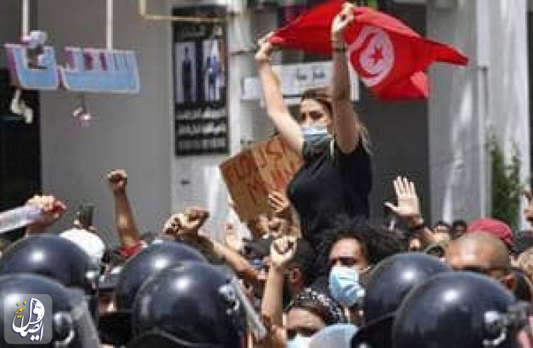 تونس: سعيّد يعلن توليه السلطة التنفيذية.. و"النهضة": يريد بثّ الفوضى والفتنة!