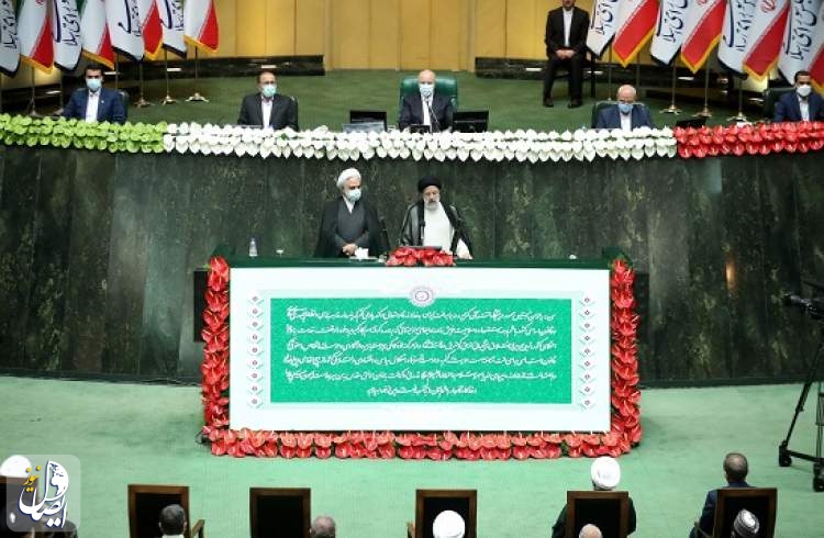 رئیسی: طلوع انقلاب اسلامی ایران فصل نوینی از آزادی، مشارکت سیاسی و مردم سالاری را در تاریخ کشورمان به ثبت رساند