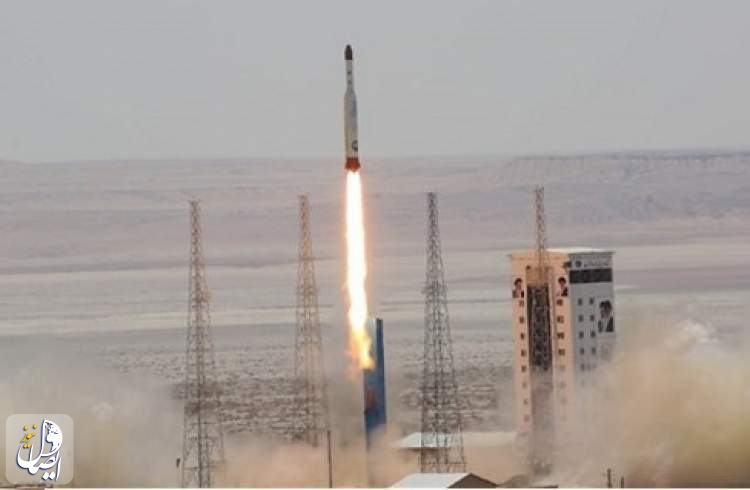 صاروخ "سیمرغ" ینقل ثلاث حمولات بحثية الى الفضاء بنجاح