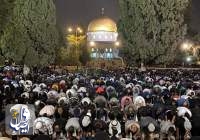 حضور هزاران روزه دار فلسطینی در مسجد الاقصی در شب قدر