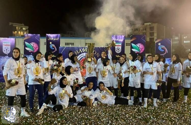 جشن قهرمانی تیم فوتبال بانوان خاتون بم در ایلام