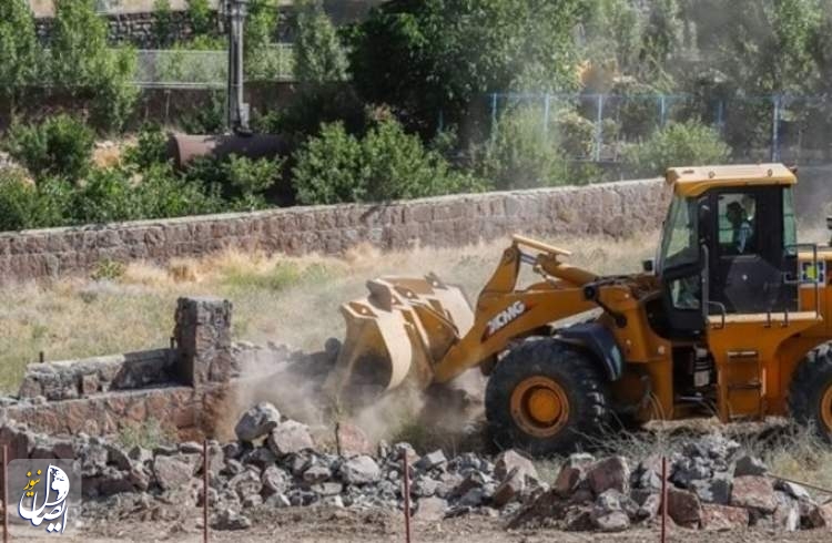 ۲۵ بنای غیرمجاز در اراضی زراعی و باغی شهرستان سامان با دستور دادستانی تخریب شد