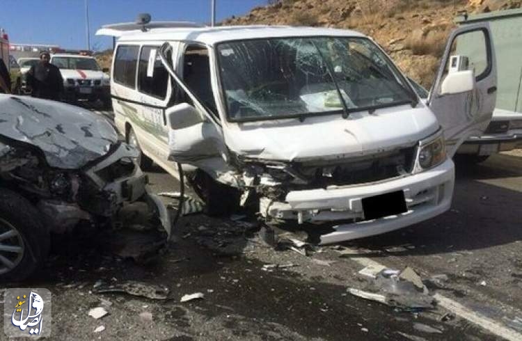 در حادثه واژگونی ون زائران ایرانی در عراق، چهار نفر جان باختند