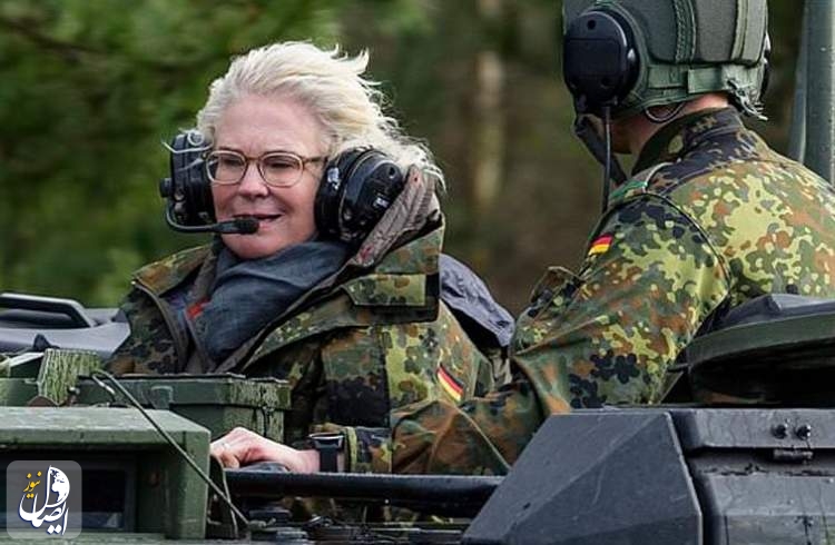 وزیر دفاع آلمان استعفا کرد