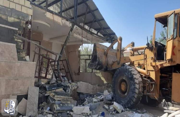 تخریب ساخت و سازهای غیرمجاز در روستای گیاهدان جزیره قشم با دستور قضایی
