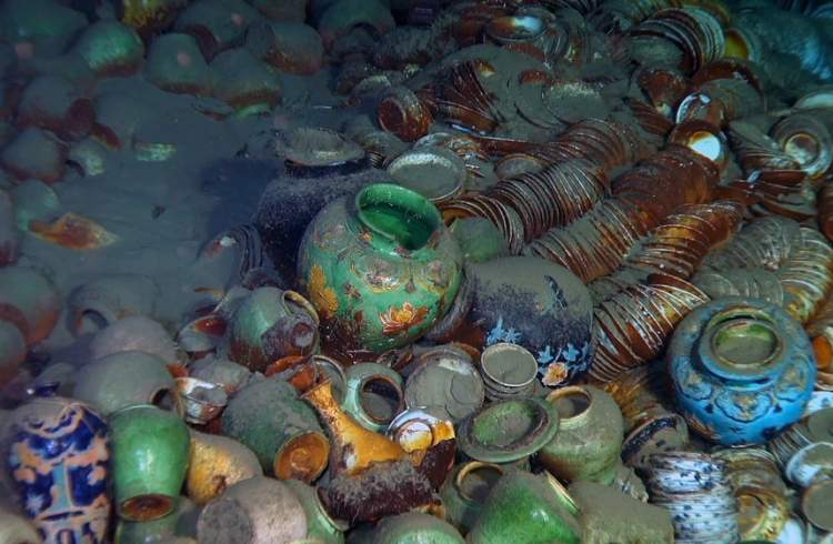 В Южно-Китайском море начались археологические исследования двух древних затонувших судов