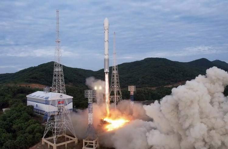 朝鲜公布军事侦察卫星发射图像
