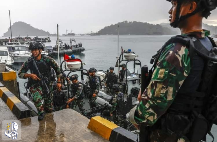 Members of the Indonesian Navy’s special forces disembark