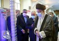 قائد الثورة الاسلامیة یزور معرض إنجازات الصناعة النووية