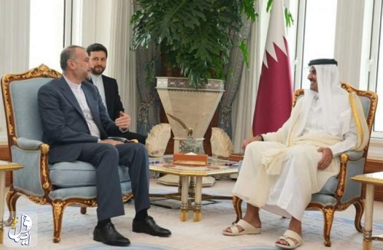 وزير الخارجية الايراني يلتقي أمير قطر في الدوحة